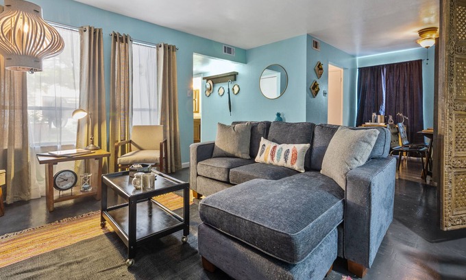 Knox - Henderson Apartment | Amazing Newly Renovated Apartment in the heart of Knox/Henderson