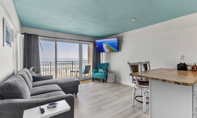 Daytona Beach Condo | Amazing Ocean Front Property on Daytona Beach with amazing views & full kitchen