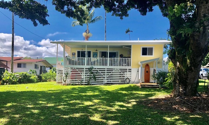 Hilo Cottage | Amazing Ocean Views - Hilo Bay Cottage