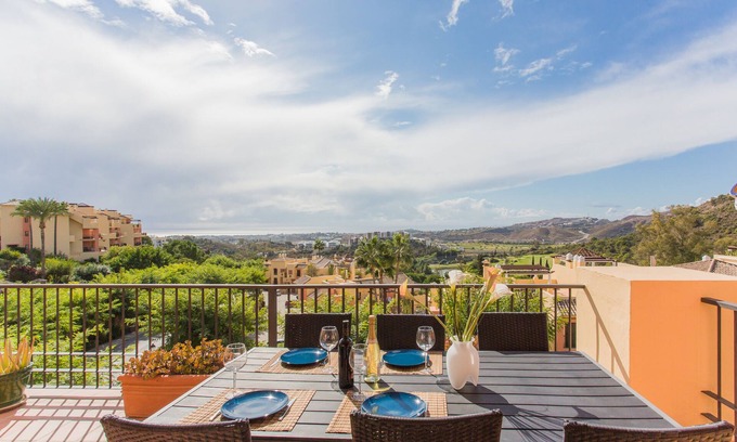 Benahavis Apartment | Amazing panorama views - Golf at your doorstep