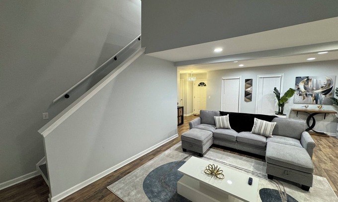 Columbia House | Amazing, Pet friendly 4bdrm/3bath home for the entire family! n
