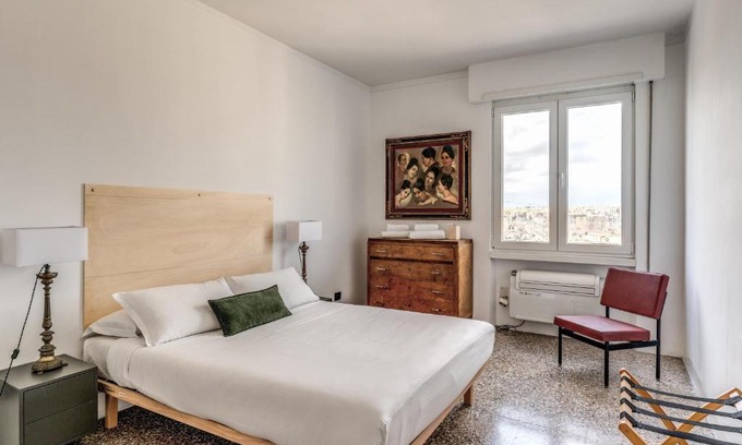 Aventine Apartment | Amazing Piramide Metro Station