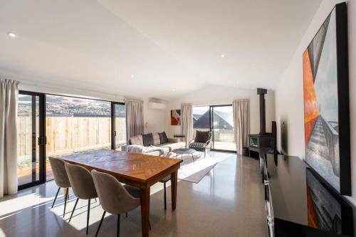 Kawarau Falls House | Amazing Retreat in Queenstown