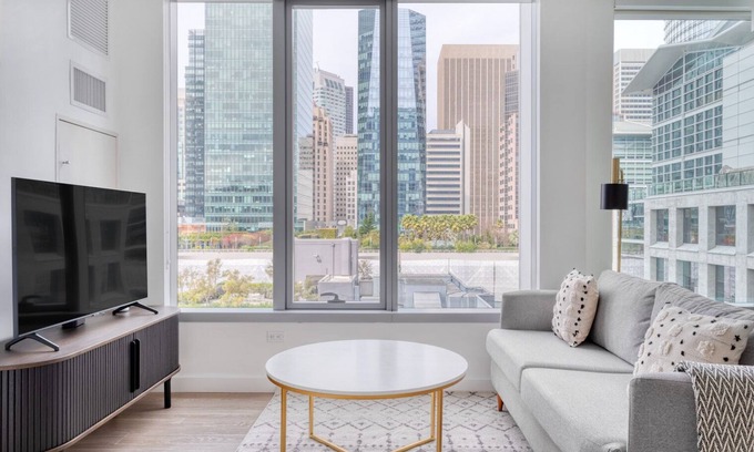 South Beach Apartment | Amazing Rincon Hill 1BR w/W/D, Gym & Pool, near Tech HQs, by Blueground