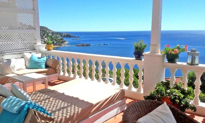 Almadraba-Canyelles Apartment | Amazing seaview apartment with terrace & parking - Casa ArteVida