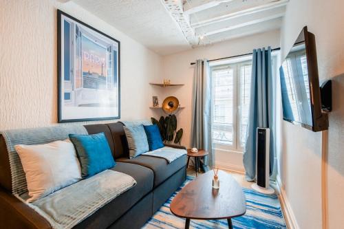 Les Halles Apartment | Amazing studio on the most prestigious street