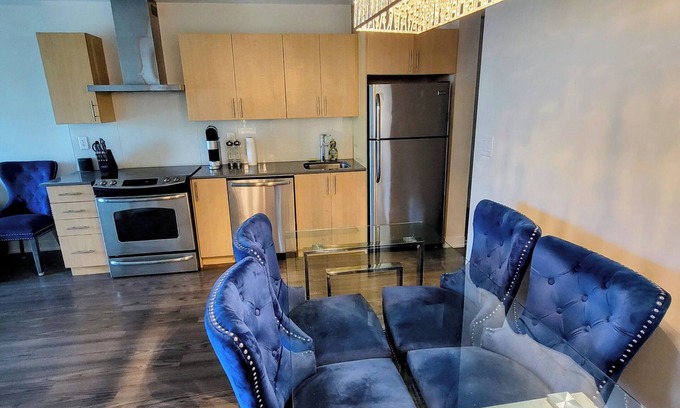 Mimico Hotel | Amazing suite located in Toronto Humber Bay