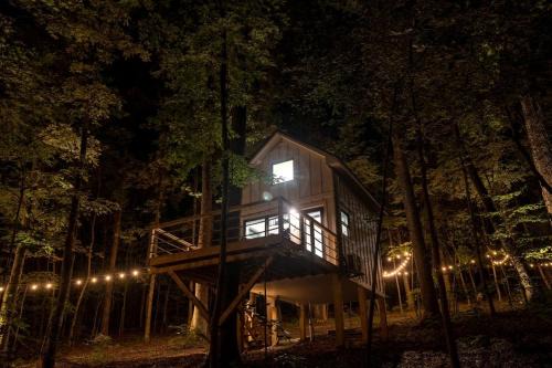 Groveoak House | Amazing Tree House Perfect for a Secluded Getaway in Alabama