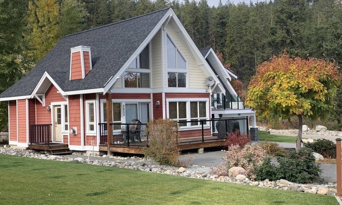 Central Okanagan Cottage | Amazing unobstructed Lake Okanagan view at Resort - off season rates