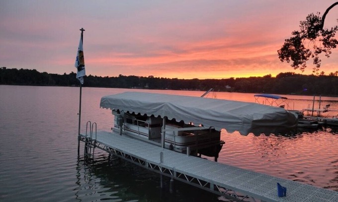 Wautoma Cabin | Amazing view, hot tub, sauna, fireplace, pet friendly, pier, kayaks, paddleboard