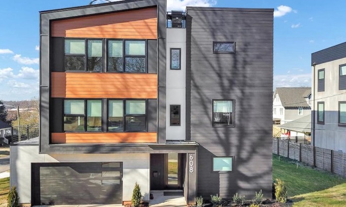 Charlotte House | AMAZING VIEWS Rooftop Patio, Gym and Game room