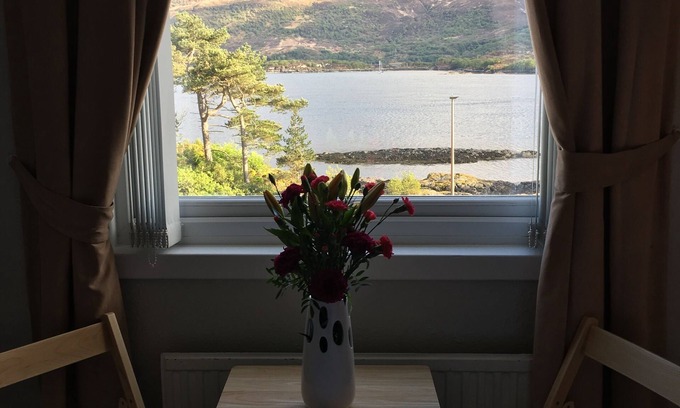 Nostie House | Amazing Views to Isle of Skye! 1 mile .