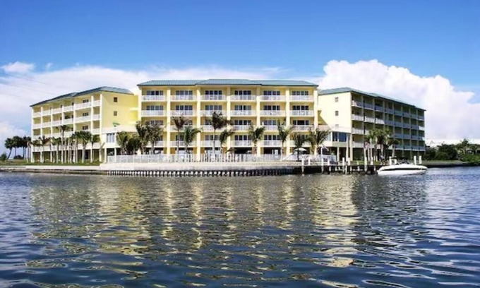 St. Petersburg - Clearwater Condo | Amazing Waterfront Condo - 2 bedroom 2 bath - Large Balcony Comfortable Condo