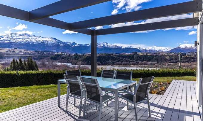 Lower Shotover House | Amazing Winter Escape with Spectacular Views