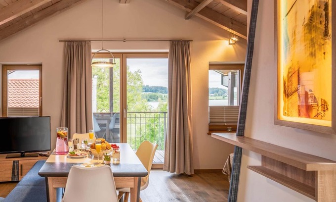 Pelham Apartment | Ambiente, 53 qm Dachgeschoss, 1 separates Schlafzimmer