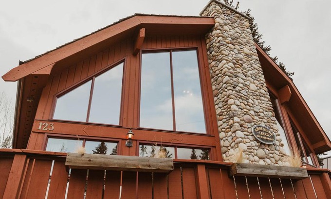Canmore Bed & Breakfast | Ambleside Lodge Bed & Breakfast