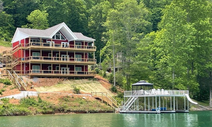 La Follette House | American Freedom; Theater Rm! Enjoy the Fall Colors! Day Trip to Pigeon Forge!