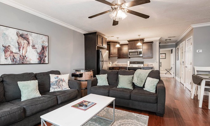 Jeffersonville Apartment | American Pharoah Twin Spires Suite