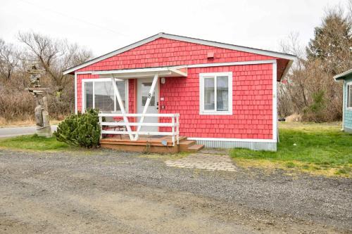 Grayland House | Americana Cottage 2-Bed by the Sea w fireplace