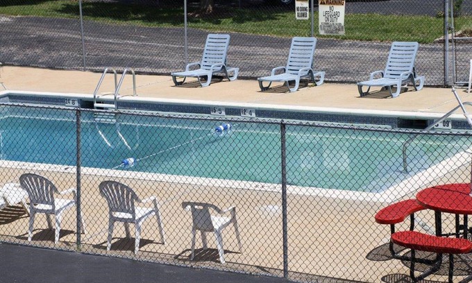Allenton Hotel | Americas Best Inn - Eureka