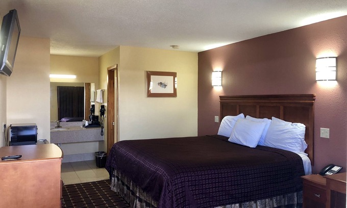 Indianola Hotel | Americas Best Value Inn Indianola