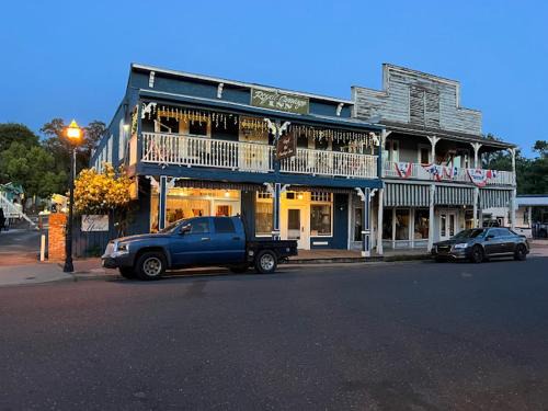 Jamestown Hotel | Americas Best Value Inn Royal Carriage