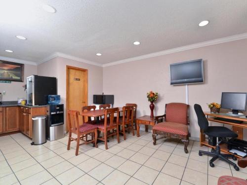 Indianola Hotel | Americas Best Value Inn-Indianola