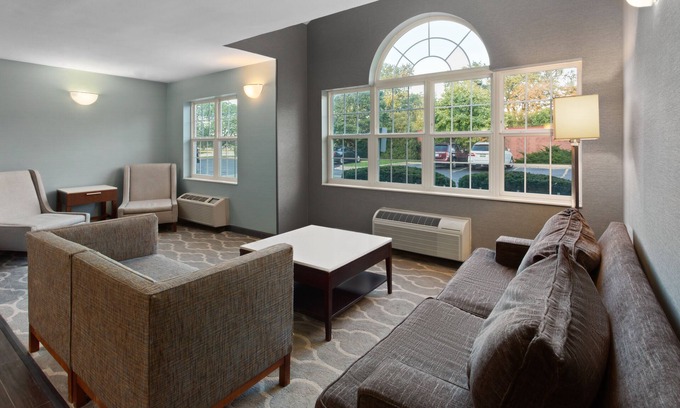 Mount Pleasant Hotel | Americas Best Value Inn & Suites Racine