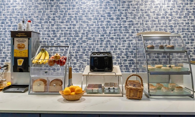 Beloit Hotel | AmericInn by Wyndham Beloit