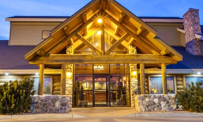 Chamberlain Hotel | AmericInn by Wyndham Chamberlain - Conference Center
