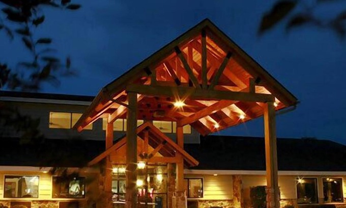 Sturgeon Bay Hotel | AmericInn by Wyndham Sturgeon Bay