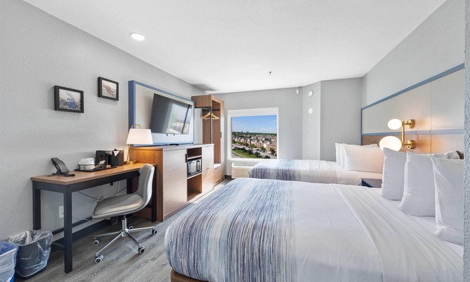 Urbana Hotel | AmericInn by Wyndham Urbana/Champaign University Area