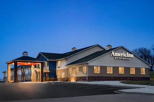 Williamsburg Hotel | AmericInn by Wyndham Williamsburg