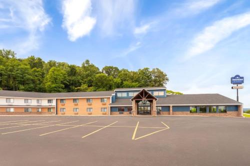 West Salem Hotel | AmericInn by Wyndham West Salem