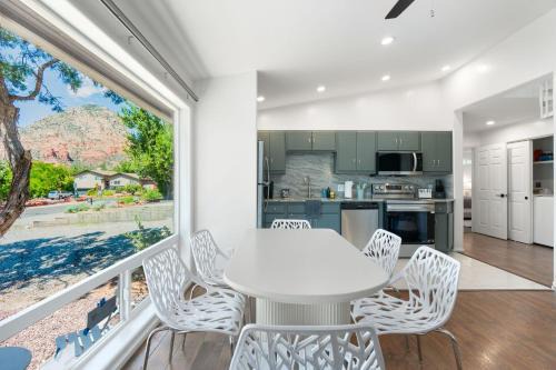 West Sedona House | Amethyst Retreat. Back Yard with Hot Tub & Views!