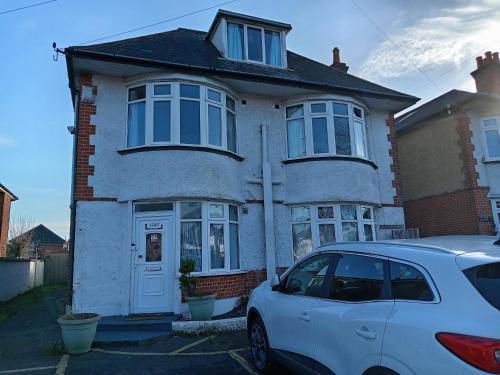 Bournemouth City Centre Cabin | Amitie Guest House