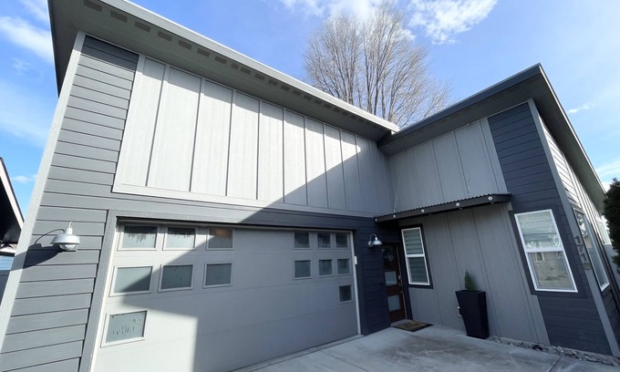 Coeur d'Alene House | Ammon Place Getaway - Modern house, close to Centennial Trail and Riverstone!