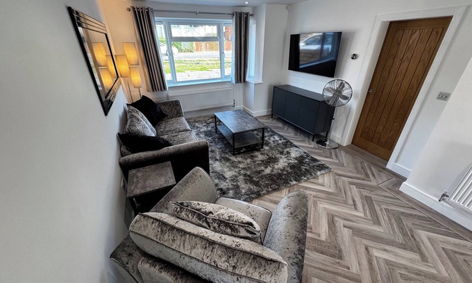 Aylesbury House | Amora Stays, Luxury 3 bedroom home, in the heart of Aylesbury.