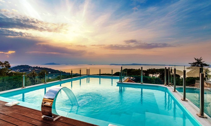 Sorrento Villa | AMORE RENTALS -Villa Eva with Swimming Pool, SPA, Terraces, Sea View, Parking and Air Conditioning