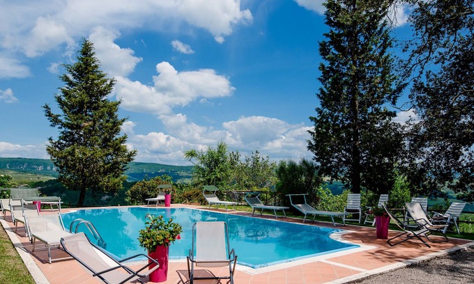 Il Poggio Villa | AMORE RENTALS - Villa Il Giardino with Private Swimming Pool, Garden, Ideal for Weddings