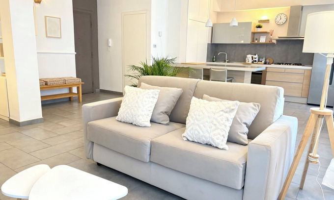 Zona LIII Tomba di Nerone Apartment | Ampio Appartamento a Roma Fino a 5 Persone, a 9 km dal Centro