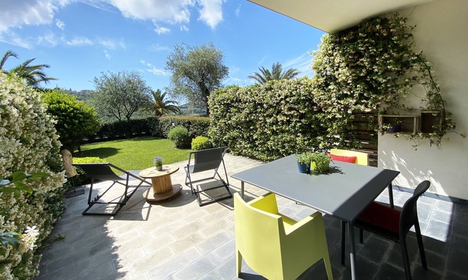 Vallebona Apartment | Ampio monolocale con rigoglioso giardino e box auto