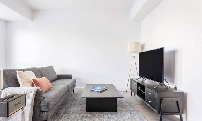 Central Square Apartment | Ample Central Square 1BR w/Gym, Doorman, Roof Deck
