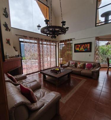 Calima Villa | Amplio Chalet en el Lago Calima