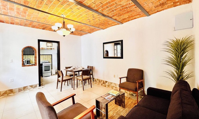 Guadalajara Apartment | Amplio Departamento Estilo Colonial + Patio Interno + Excelente Ubicación