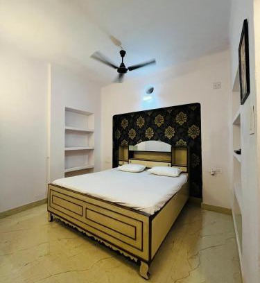 Varanasi House | Amrit Ganga Homestay 1,5km from kashi vishwanath Near Rathyatra ropeway