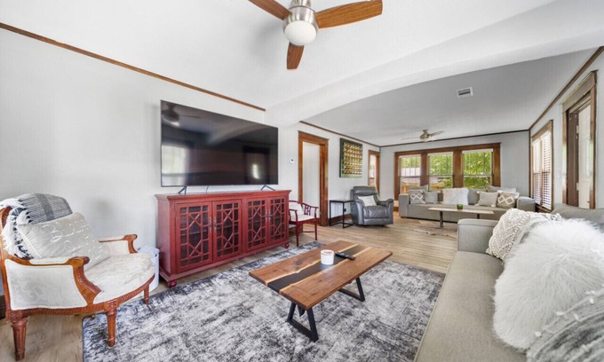 Russellville House | Amy's Place, Remolded 4 Bedroom near Arkansas Tech