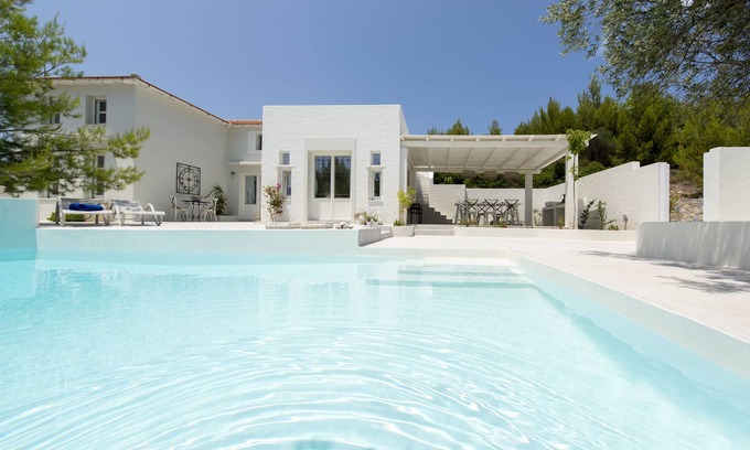 Votsi Villa | An Absolute Dream! Big villa with private pool, only 5 minutes from the beach!