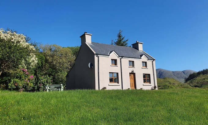 Castlecove House | An Cnocan-beautiful cottage with stunning sea and mountain views