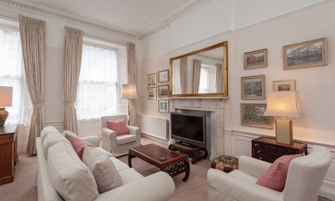 New Town Apartment | An elegant two-bedroom apartment in the heart of the city. Sleeps 4.